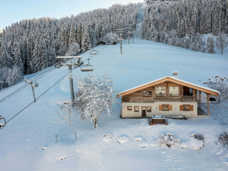 Ferme rénovée « skis aux pieds » pour 10 avec jacuzzi